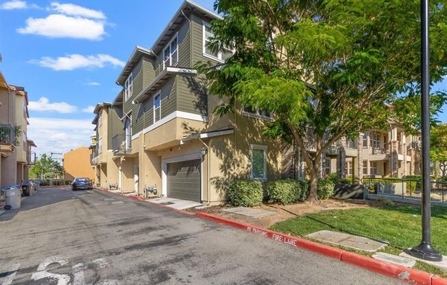 4 beds, 3.5 baths, $4,850, Unit # 4