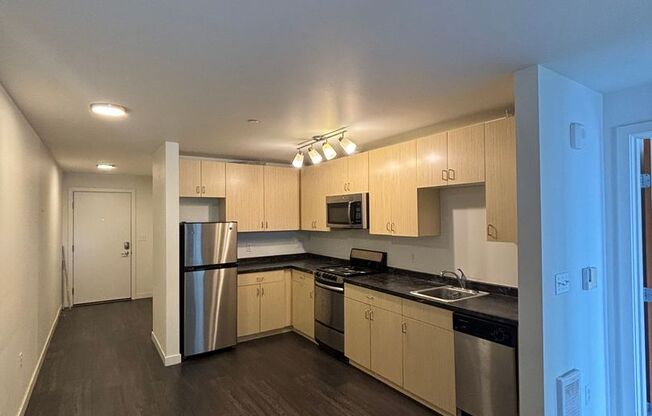 2 beds, 1 bath, 574 sqft, $1,795, Unit 305