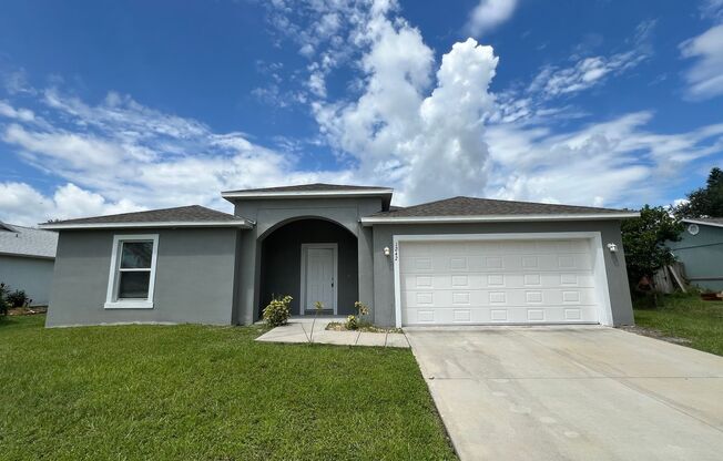 Stunning 4 Bedroom, 2 Bathroom Home in Palm Bay!!