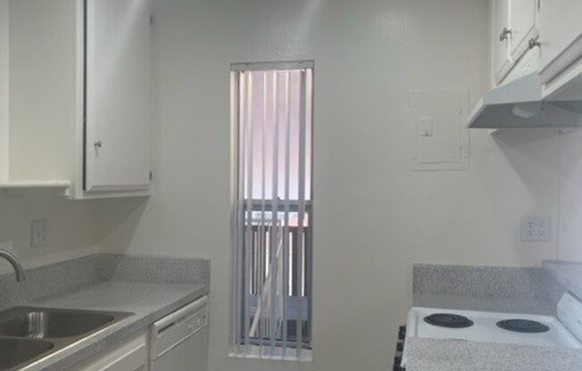 1 bed, 1 bath, 665 sqft, $2,125, Unit 82