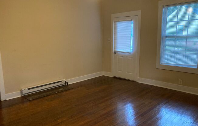 2 beds, 1 bath, 970 sqft, $895, Unit 2 N Mclin St, Apt. B