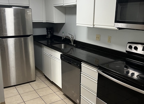 2 beds, 2 baths, 1,000 sqft, $2,000, Unit H125