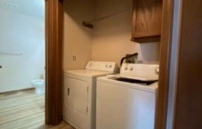 2 beds, 1 bath, $850, Unit Apt A