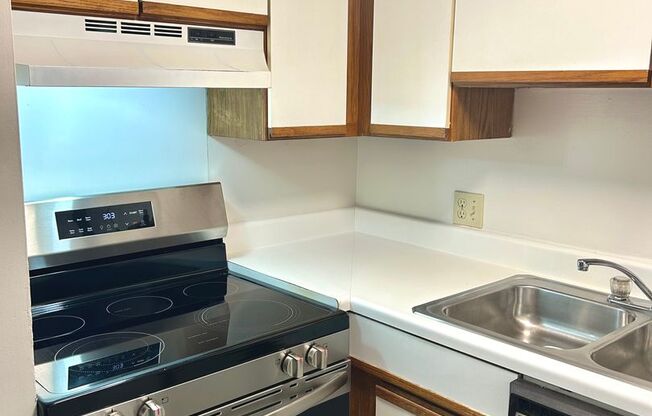 Studio, 1 bath, 415 sqft, $800, Unit 215