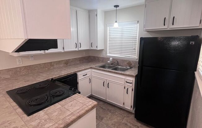 NICE UPDATED CONDO IN ROLLINGWOOD POINTE!!