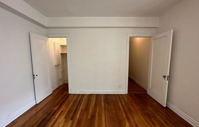 Studio, 1 bath, 321 sqft, $1,250, Unit New King Edward 8A4