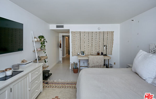 2 beds, 2 baths, 1,193 sqft, $3,300, Unit 805