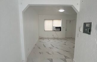 Studio, 1 bath, 378 sqft, $1,300, Unit 3