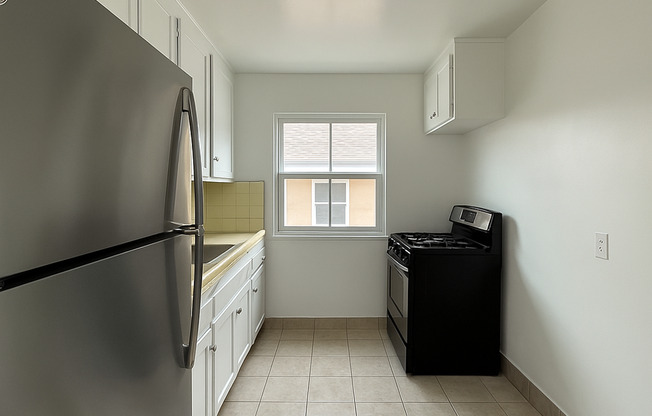 3 beds, 1 bath, 1,100 sqft, $2,650, Unit Unit #6