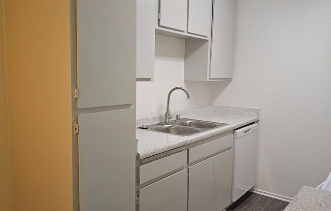 1 bed, 1 bath, 625 sqft, $2,015, Unit 121