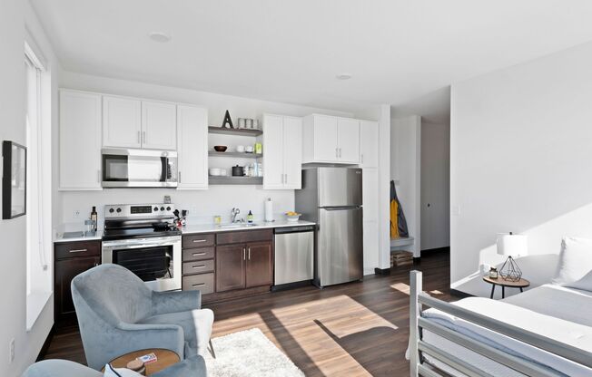 Studio, 1 bath, 439 sqft, $1,095, Unit 501