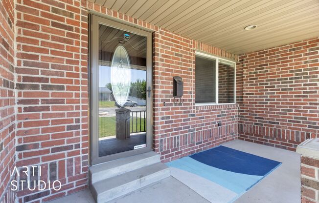 **Stunning 4-Bedroom Home with Modern Amenities in a Family-Friendly Community!**