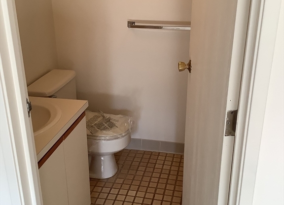 1 bed, 2 baths, 1,300 sqft, $1,850, Unit 402