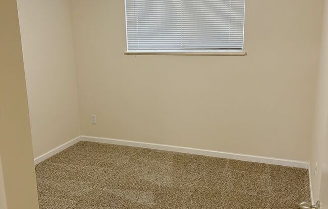 2 beds, 1 bath, 845 sqft, $1,575, Unit 49