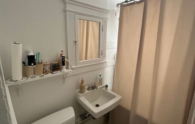 1 bed, 1 bath, 559 sqft, $2,185, Unit 103 Summer #403