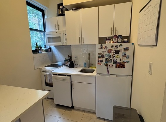 2 beds, 1 bath, $6,500, Unit 4G