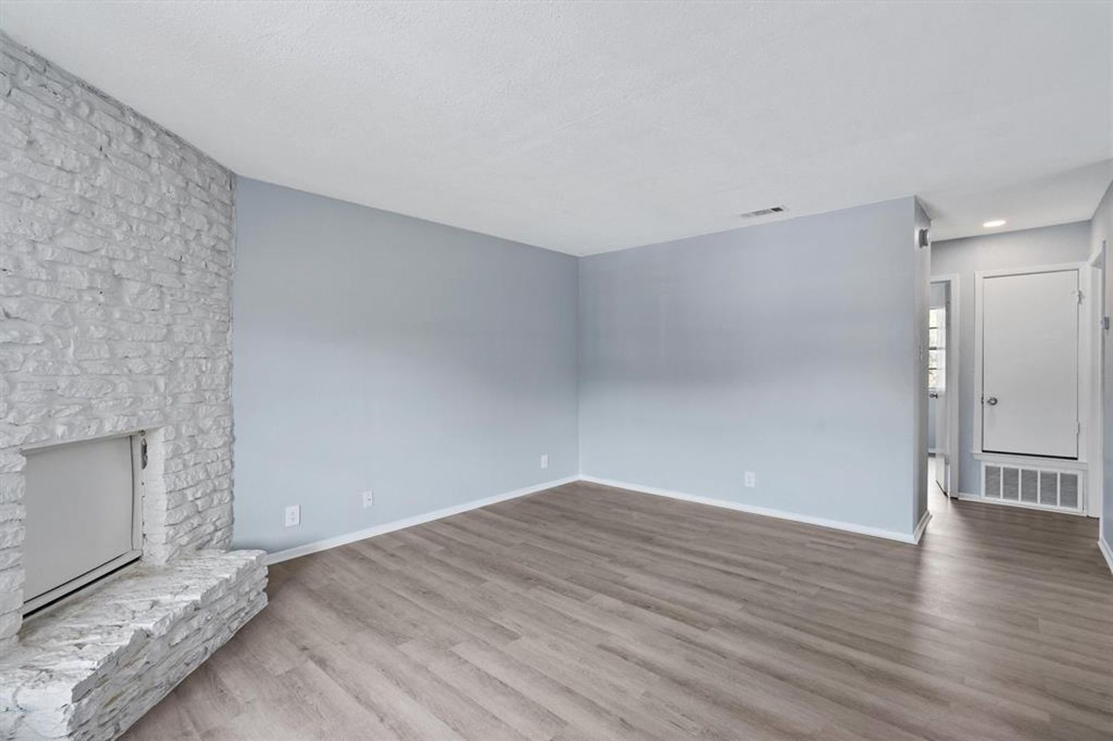 302 Hedgewood Drive