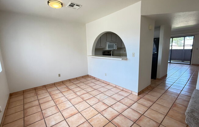 611 W 13 ST