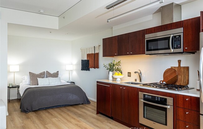 Studio, 1 bath, 760 sqft, $2,700, Unit 1011