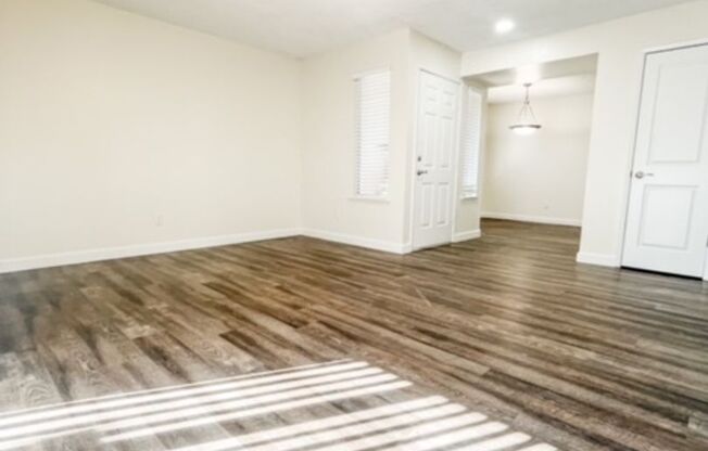 3 beds, 2 baths, 1,211 sqft, $2,090, Unit 1690-121