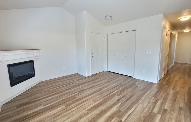 3 beds, 2 baths, 1,044 sqft, $1,995, Unit 224