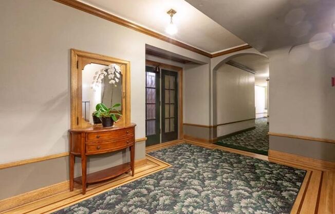 Studio, 1 bath, 425 sqft, $1,200, Unit 406