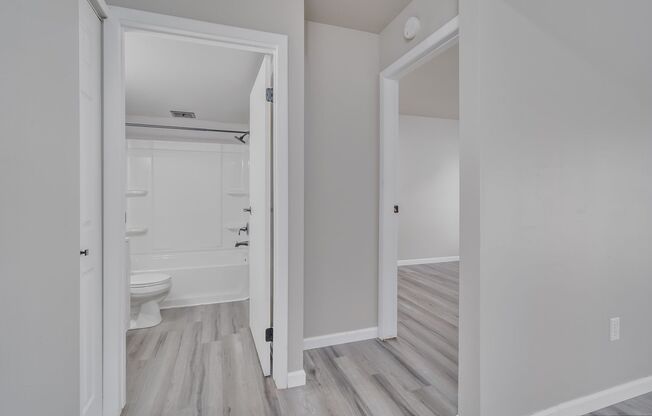 1 bed, 1 bath, 550 sqft, $899, Unit 1032 - 1B