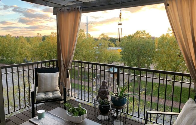 2 beds, 2 baths, 926 sqft, $1,550, Unit 206