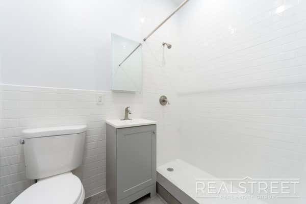 60 79 70 AVE