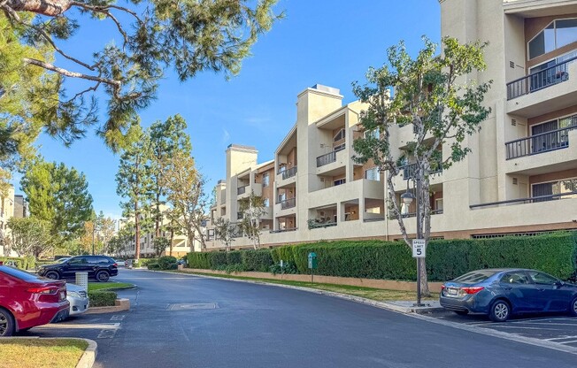 2 beds, 2 baths, 920 sqft, $2,695, Unit 204