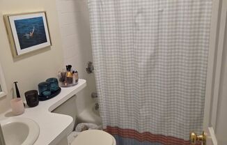 2 beds, 2 baths, $4,400, Unit 7