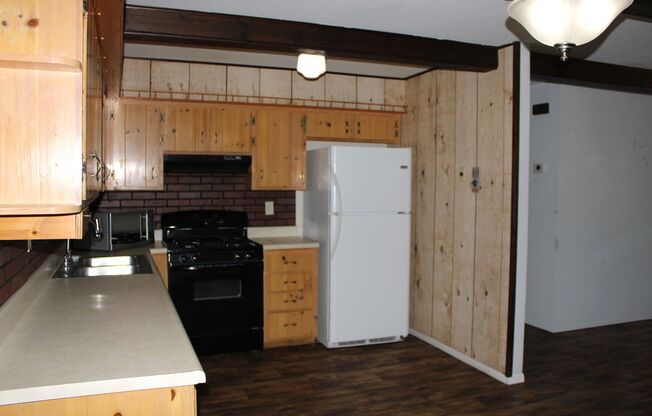 3 beds, 2 baths, $1,525