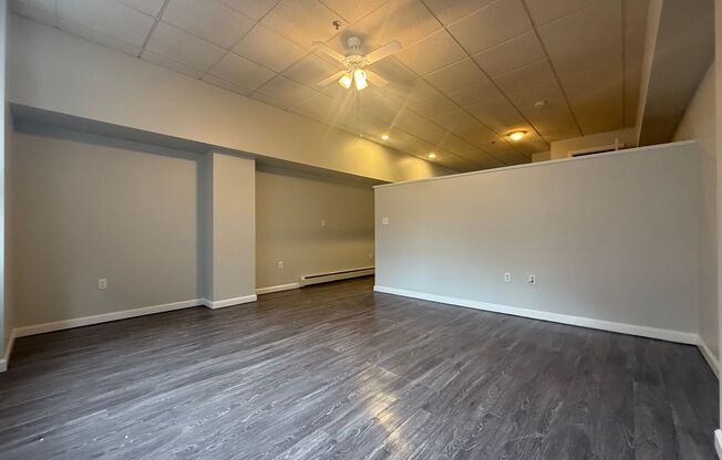 1 bed, 1 bath, 435 sqft, $1,725, Unit 220