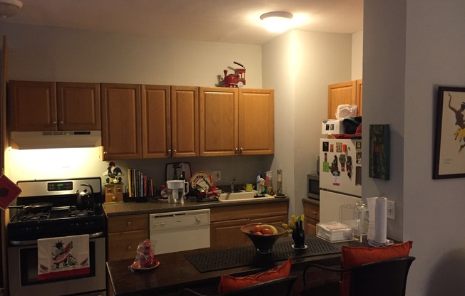 2 beds, 1 bath, 1,100 sqft, $2,199, Unit 05