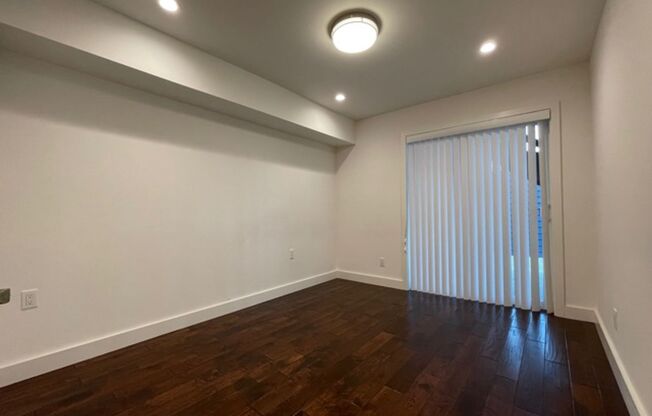 Nice and clean 2 bedrooms and 2 bathrooms with in-unit washer/dryer.