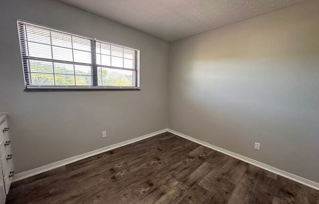 2 beds, 1 bath, 850 sqft, $1,195, Unit Sylvia-13