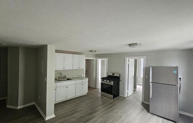 2 beds, 1 bath, 650 sqft, $1,800, Unit 30 - Unit B