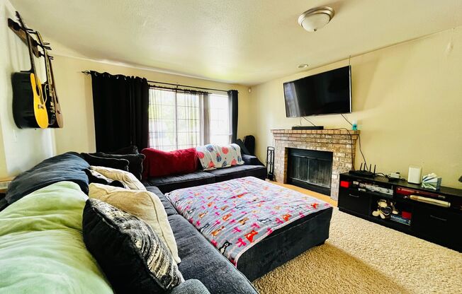 Pet Friendly Home Close to Everything