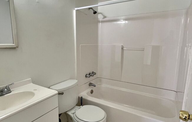 Spacious 2-Bedroom Villa with Laundry Room