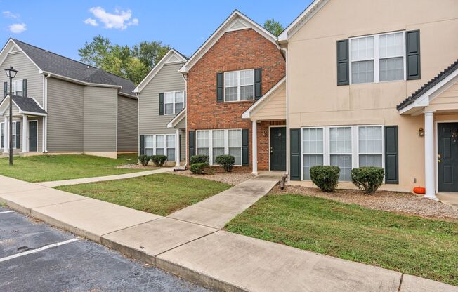 Freshly Renovated 2 BR, 2.5 BA Townhome Centrally Located between Downtown Greenville & Spartanburg