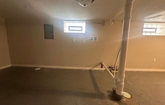 3 beds, 1 bath, $1,200