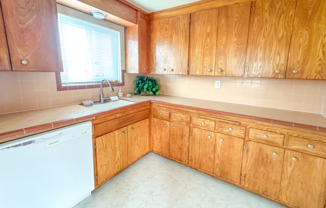 2 beds, 2 baths, $2,095, Unit Unit 500