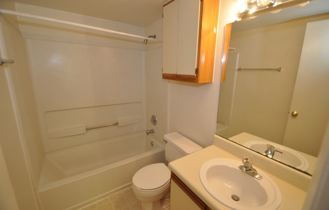 2 beds, 2 baths, $1,300