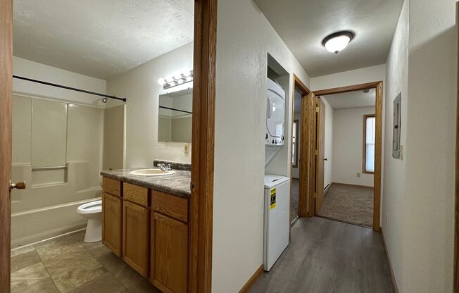 2 beds, 1 bath, $1,045, Unit Unit 5