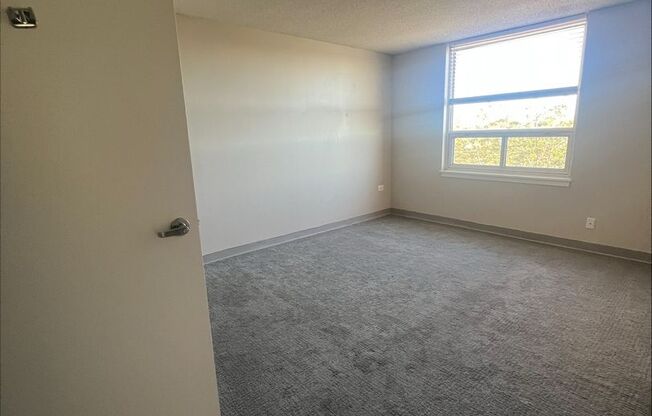 2 beds, 2 baths, 866 sqft, $2,400, Unit 412
