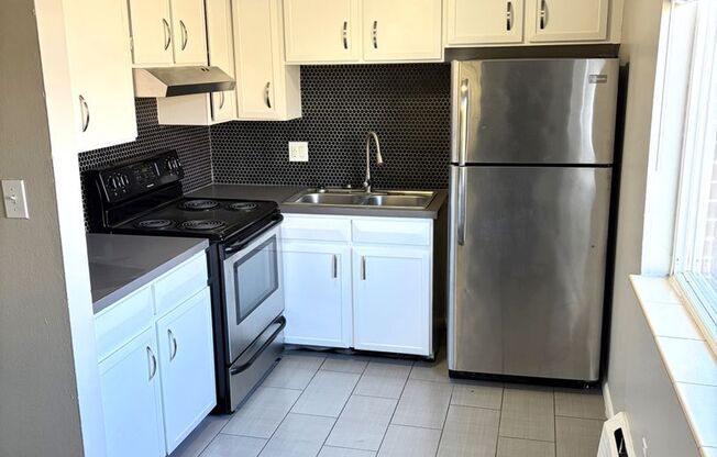 Convenient 1 Bed / 1 Bath Apartment in Lakewood