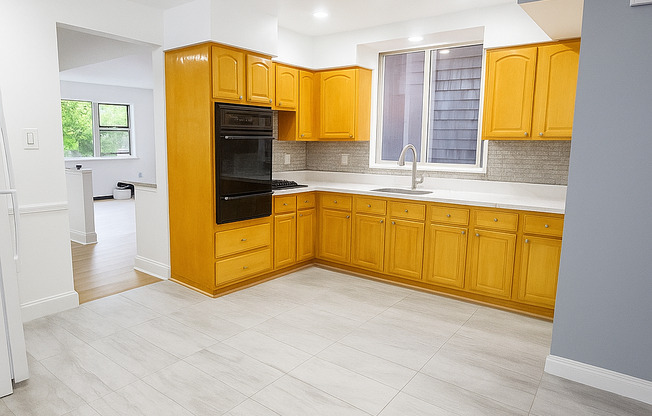278 E 55 ST