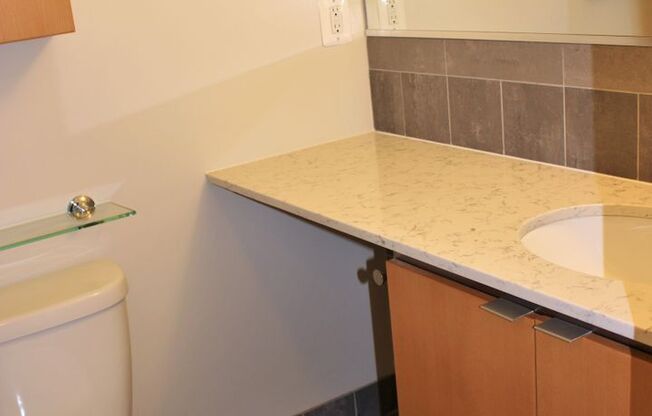 3 beds, 2 baths, $5,250, Unit 205