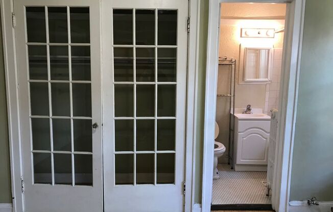Studio, 1 bath, $825, Unit 32