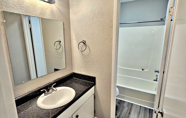 2 beds, 1.5 baths, 1,044 sqft, $950, Unit 7D